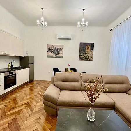 Ferienwohnung Lux Apartmans Pula Exterior foto