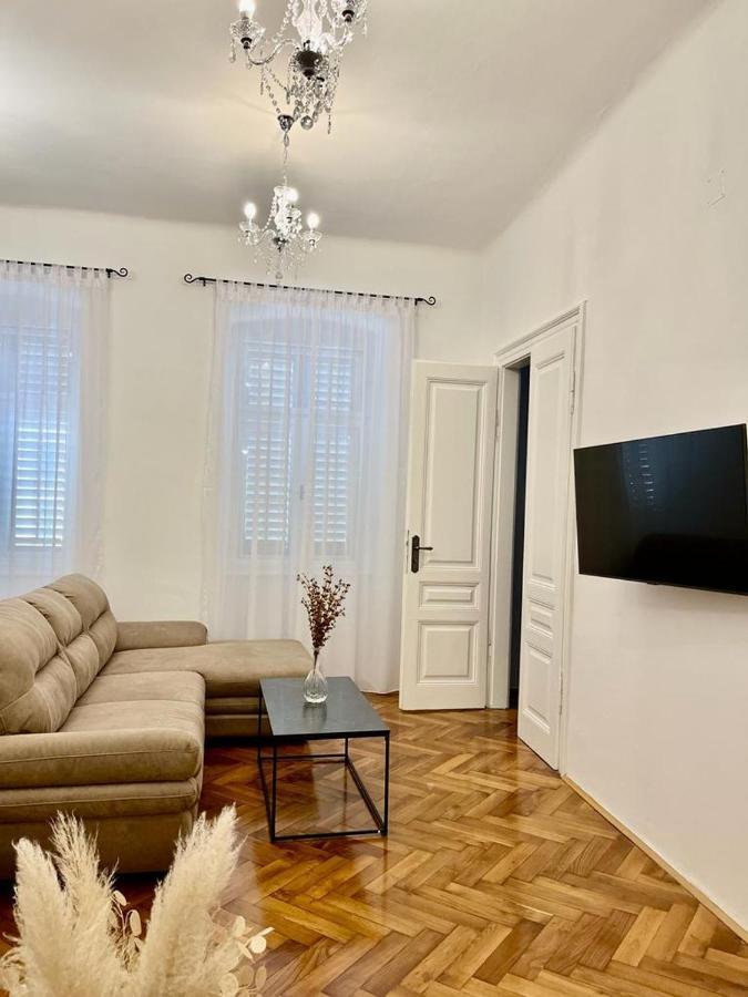 Ferienwohnung Lux Apartmans Pula Exterior foto