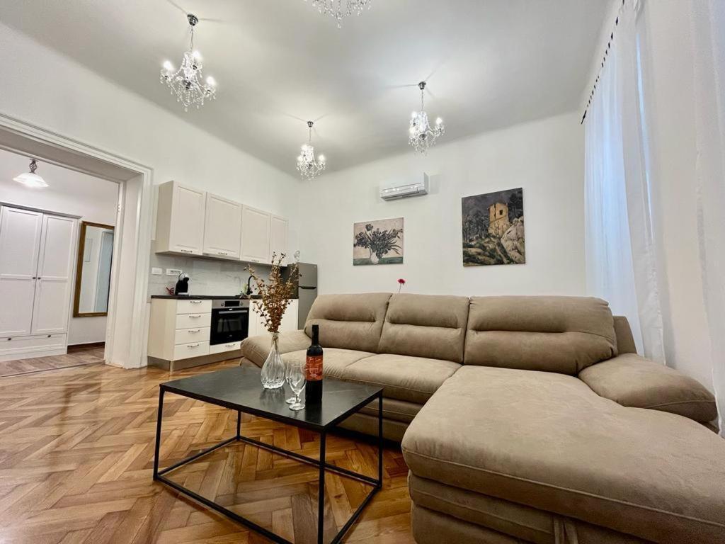 Ferienwohnung Lux Apartmans Pula Exterior foto