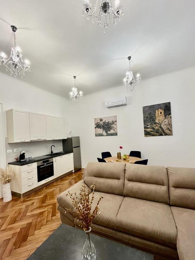 Ferienwohnung Lux Apartmans Pula Exterior foto